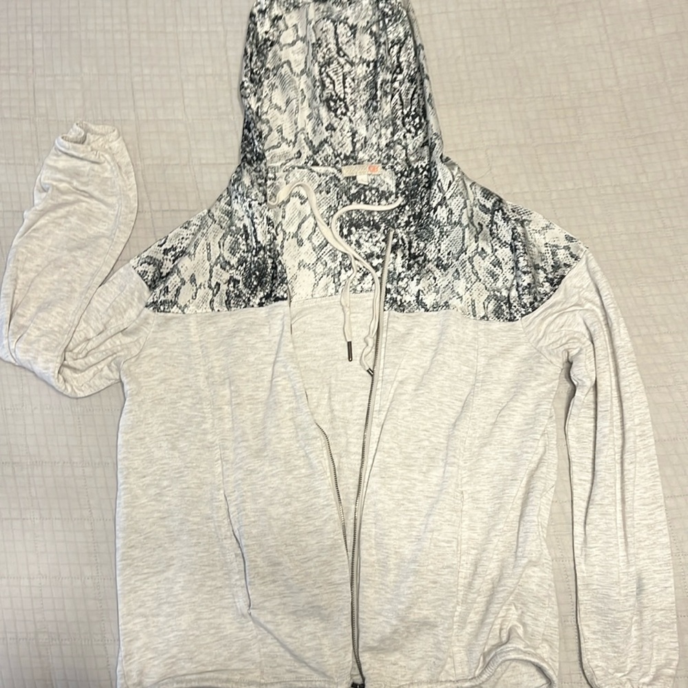 Gianni Bini snake print athletic lightweight jacket. Size small!